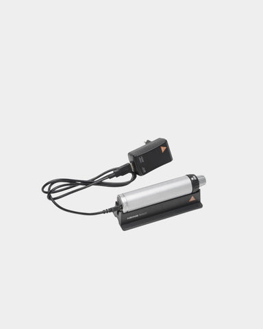 HEINE BETA 4 USB Ladehalterung mit Kabel - Frontalansicht